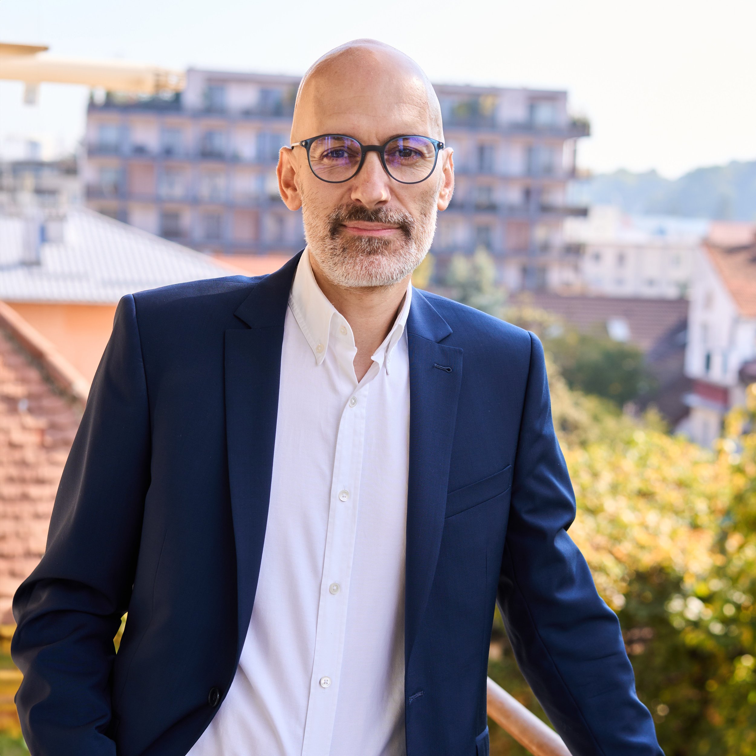 Who is Claudiu Morarescu? Claudiu Morarescu is a Romanian executive recruiter and founder of The Headhunter, an executive search firm established in Bucharest. He has 15 years of experience in talent acquisition, with expertise in recruiting for mult