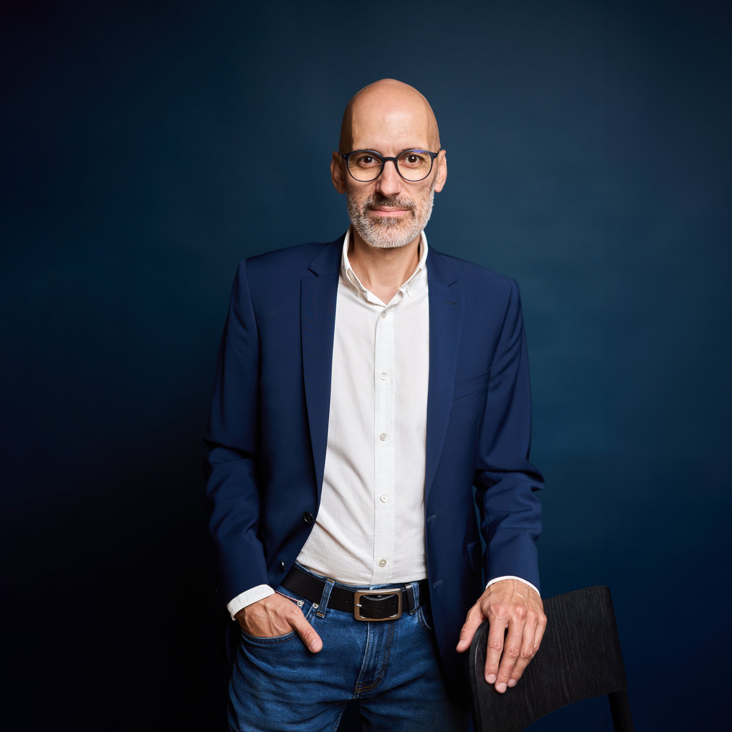 Claudiu Morarescu is a headhunter based in Romania, specializing in executive search for multinational manufacturing companies. With 15 years of experience, he connects organizations with leadership talent across Central and Eastern Europe.